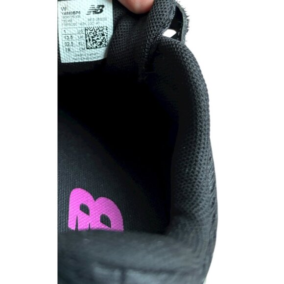 NWOT New Balance 680 V6 Girls 1 Wide Preschool Running Shoe Black Magenta - Picture 7 of 8